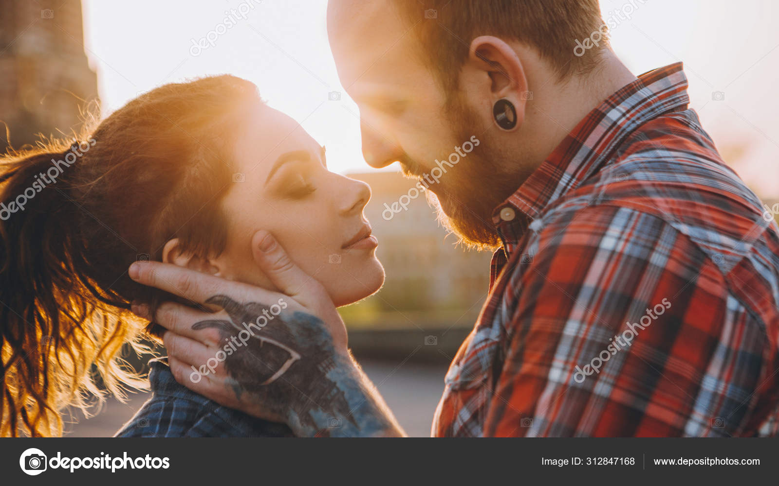 Dating Polyamorous kvinna
