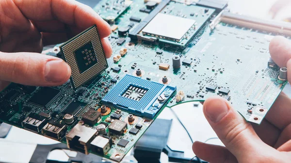 Tech support hardware repair cpu motherboard — Stock Photo, Image