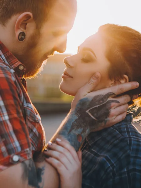 Romantisch date ware liefde passie hipster paar — Stockfoto