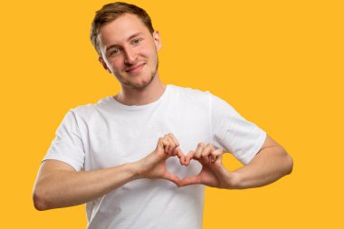 Sevgi, şefkat göstergesidir.