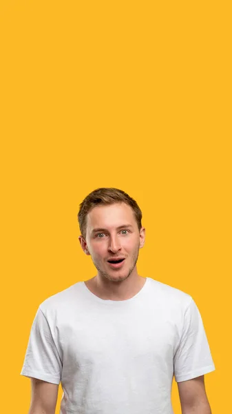 Omg portrait promotional background surprised man — Stock Photo, Image