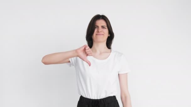 Ellenszenv gesztus rossz ötlet nő hüvelykujj le undor — Stock videók