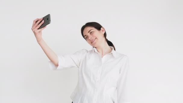 블로거 생활 방식 소셜 미디어 여성 selfie 전화 — 비디오