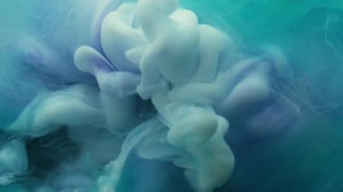 Buharlı boya sanatı. Akrilik sıvı. Odaklanamayan mavi mor renkli su tanecikleri soyut arkaplanda dönen buhar sıvısı akışı.