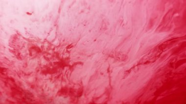 Mürekkep yayılıyor. Mermer dokusu. Odaklanmamış kırmızı beyaz renkli su sıvısı akışkan boya soyut sanat eserlerinin yaratıcı arka planında yüzüyor..