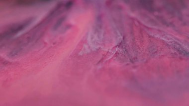 Karışık sıvı. Akan boya. Mor, pembe, sıvı, kimyasal, köpüren su dokusu soyut, yaratıcı sanat arka planına dökülüyor..