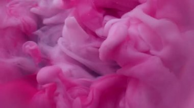 Sis karışımı. Sıvı pigmenti. Soyut sanat arka planında dönen akrilik sıvı kıvrımlı, pembemsi beyaz mürekkep rengi duman dalgası..