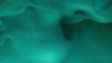 Odaklanamayan dönme dalgası. Duman boyası. Bulanık mavi renk sıvı karışım duman girdap parçacıkları soyut sanat üzerinde büyüyen buhar sıçrama koyu siyah arkaplan.