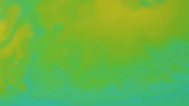 Karışık sıvı. Akan boya. Bulanık sarı renk sıvı kimyasal pürüzsüz nem suyu soyut yaratıcı sanat arka planında yüzüyor..