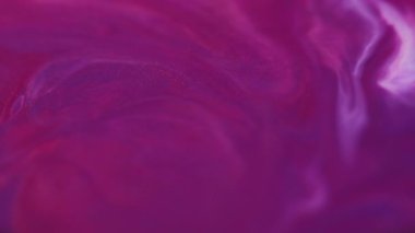 Karışık sıvı. Akan boya. Mor, pembe, sıvı, kimyasal, köpüren su dokusu soyut, yaratıcı sanat arka planına dökülüyor..