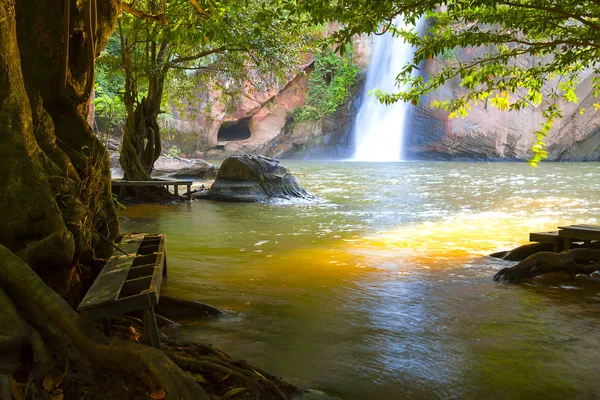 Cachoeira Bonita Com Córregos Luz Sol Chat Trakan National Park — Fotografia de Stock
