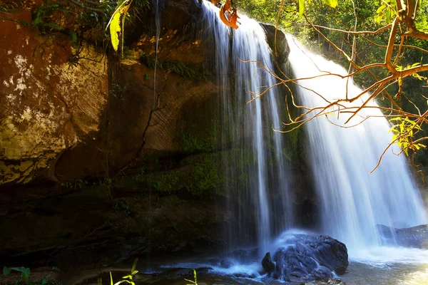 Cachoeira Com Córregos Sol Floresta Chat Trakan National Park Campo — Fotografia de Stock