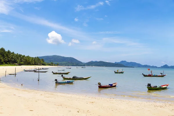 Пляж Маленькая Лодка Небом Пляже Баан Тип Чхане Таиланд Славится — стоковое фото