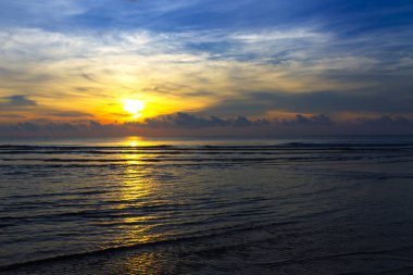 Gündoğumu siluet plajda Ban Krut Beach, Prachap Kirikhun İl Tayland seyahat için ünlüdür