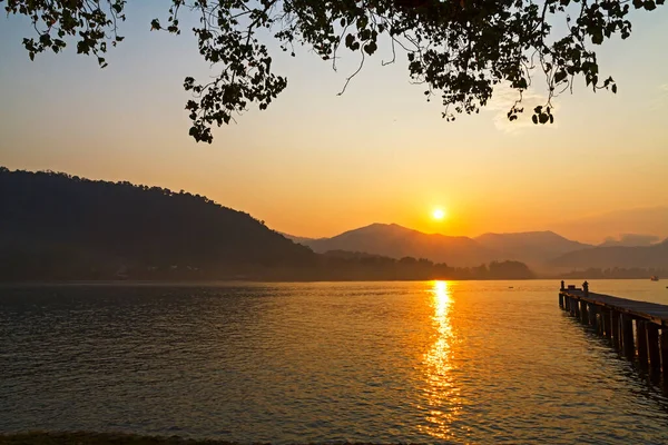 Koh Chang Tayland sahilinde gündoğumu cennet gibi.