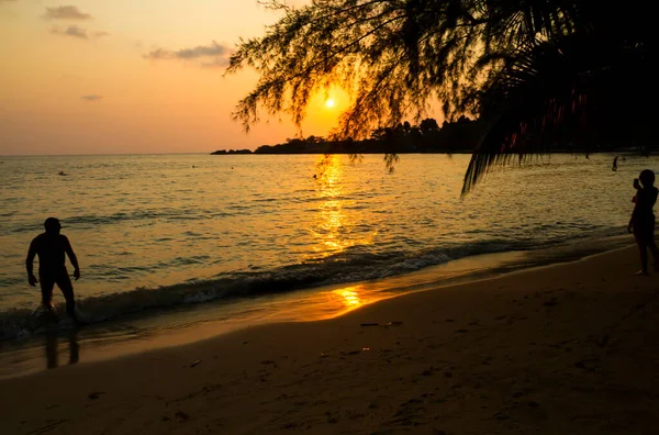 Coucher Soleil Voyageur Avec Ombre Noire Plage Koh Chang Thaïlande — Photo