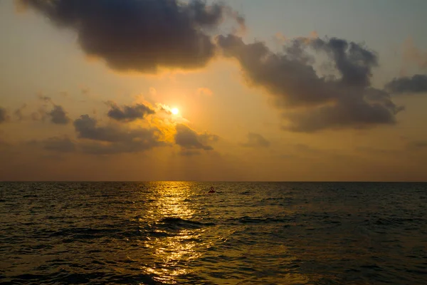 Закат Силуэт Идиллические Одиноком Пляже Чанг Таиланд Лицензионные Стоковые Изображения