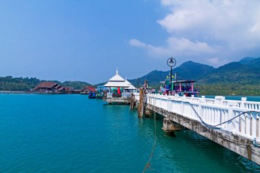 Bangbao Körfezi 'nde liman ve Koh Chang Tayland' da köprü