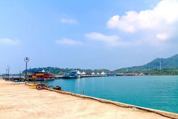Hafen Und Blauer Himmel Auf Koh Chang Thailand — Stockfoto