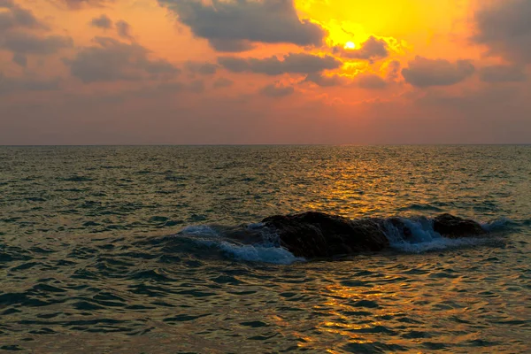 Puesta Sol Con Crepúsculo Idílico Playa Lonely Koh Chang Tailandia — Foto de Stock