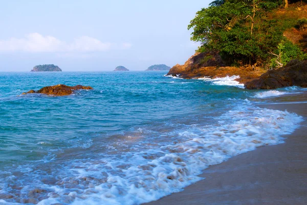 Samotna Plaża Słonecznym Rankiem Plaży Koh Chang Tajlandia — Zdjęcie stockowe