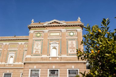 Vatikan Müzeleri, arabalardan avlusu.