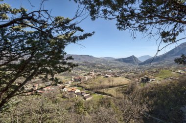 calvary Dağı görülen Amerika mutri Köyü.