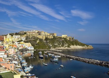 Procida, Campania, Napoli adasının inanılmaz görünümü.