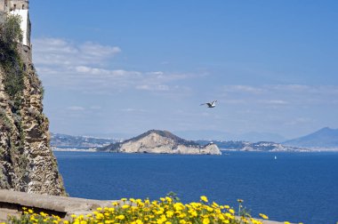 Procida, Napoli adasından görülen Capo Miseno manzara