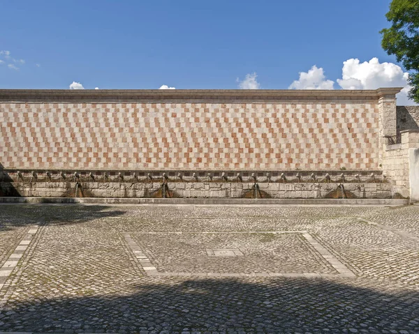 Κρήνη Του Ρύσεων Fontana Delle Cannelle Ιστορική Κρήνη Αεριωθούμενα Distribuited — Φωτογραφία Αρχείου