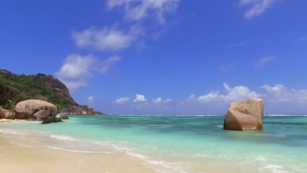 Görünümü, muhteşem plaj ve taşlar, Anse kaynak dargent, La Digue, Seyşel Adaları — Stok video