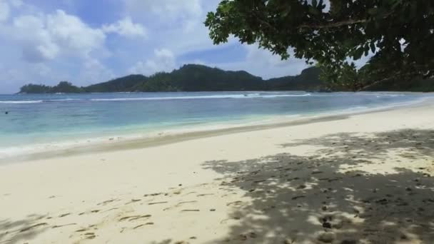 Caminando Baie Lazare Beach Mahe Island Seychelles — Vídeo de stock