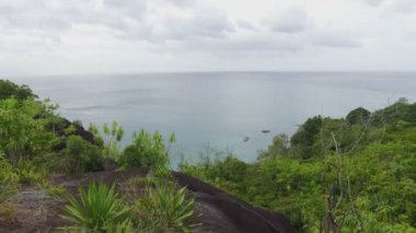 Hint Okyanusu ve kayalar, ada Mahe, Seyşel Adaları