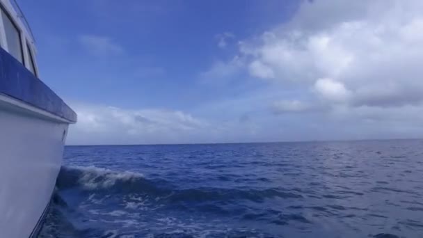 Vista del océano Índico y el cielo desde el barco, Seychelles 2 — Vídeo de stock