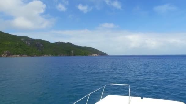 Vista dell'isola di Mahe e dell'Oceano Indiano dalla barca, Seychelles 2 — Video Stock