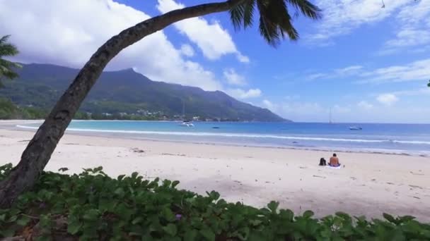Hint Okyanusu ve Beau Vallon Plajı, Mahe Adası, Seyşeller 2 görünümü — Stok video