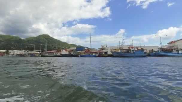 Vista Del Puerto Victoria Las Montañas Desde Barco Isla Mahe — Vídeo de stock