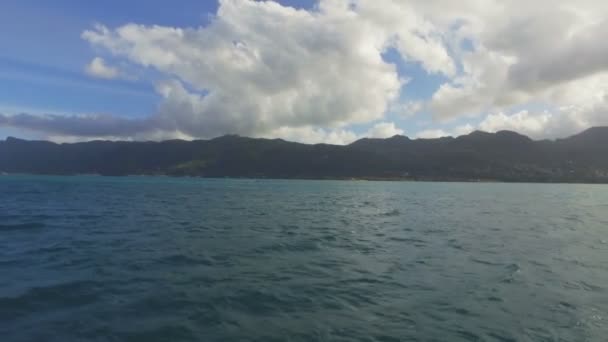 Mahe Adası, Seyşel Adaları kıyısında görünümünü — Stok video
