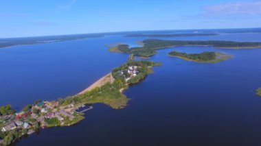 Seliger Gölü ve yol Klichen Adası, Rusya havadan görünümü