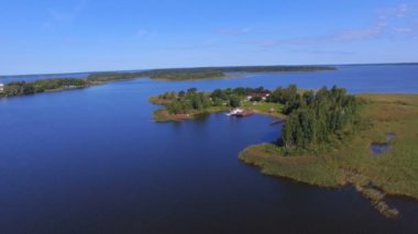 Seliger Gölü 'Nde bir adanın ve Iskelenin havadan görünümü, Rusya
