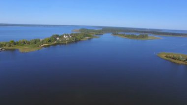 Geniş ve güzel göl Seliger ve Adaları, Rusya havadan görünümü