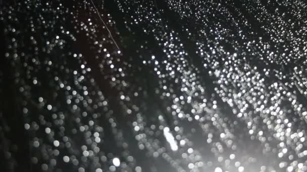 Deszcz Dryfuje Nocy Przez Okno — Wideo stockowe