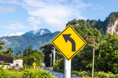 Tayland 'da sol kavis işareti