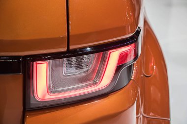 Yakın plan Kırmızı Kuyruk Işıklı Araba