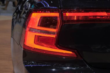 Yakın plan Kırmızı Kuyruk Işıklı Araba