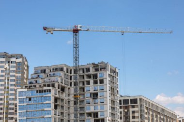 bina kule vinç yaz göğün