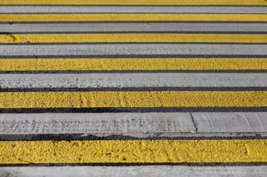 sarı ve beyaz yaya geçidi, zebra