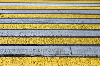 sarı ve beyaz yaya geçidi, zebra