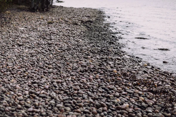 Каменистые камни у моря . — стоковое фото