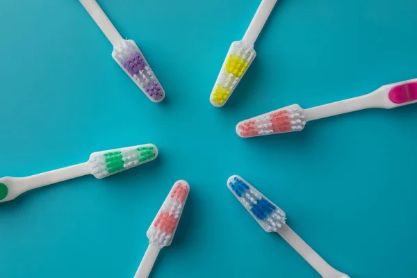 Toothbrushes in the form of a star on a blue background — Stock Photo, Image